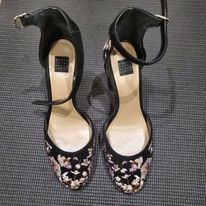 White House Black Marker Heels sz7.5 NWOT